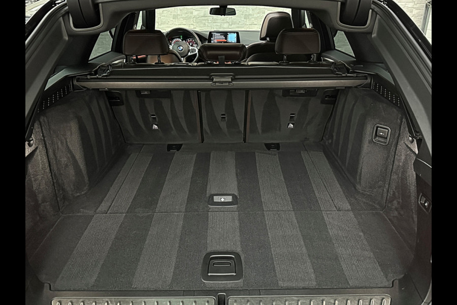 BMW 5 Serie Touring 520i M-Sport Volledig Individual | Nappa | Comfortseats | Panodak | Trekhaak 2000kg | Adapt. Led | Luchtvering niveauregeling | Display Key | Camera | Memory | 19" | Nav. Proffesional | Alarm | NL-Auto | Dealer OH | NAP | Full Service - Rijklaarprijs.