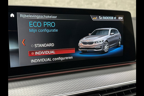 BMW 5 Serie Touring 520i M-Sport Volledig Individual | Nappa | Comfortseats | Panodak | Trekhaak 2000kg | Adapt. Led | Luchtvering niveauregeling | Display Key | Camera | Memory | 19" | Nav. Proffesional | Alarm | NL-Auto | Dealer OH | NAP | Full Service - Rijklaarprijs.