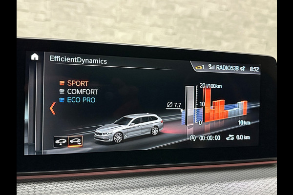 BMW 5 Serie Touring 520i M-Sport Volledig Individual | Nappa | Comfortseats | Panodak | Trekhaak 2000kg | Adapt. Led | Luchtvering niveauregeling | Display Key | Camera | Memory | 19" | Nav. Proffesional | Alarm | NL-Auto | Dealer OH | NAP | Full Service - Rijklaarprijs.