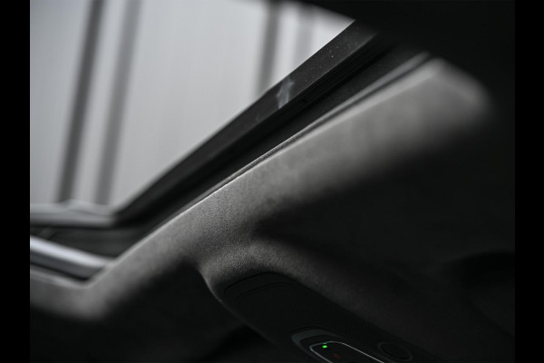 Audi Q7 4.0 TFSI SQ7 quattro Panoramadak | Keramische Remmen | Alcantara Hemel | Carbon Interieur | B&O | HUD | Luchtvering | Stoelverwarming V+A | Camera | Ambiance Interieur | Stuurverwarming | Achterasbesturing |