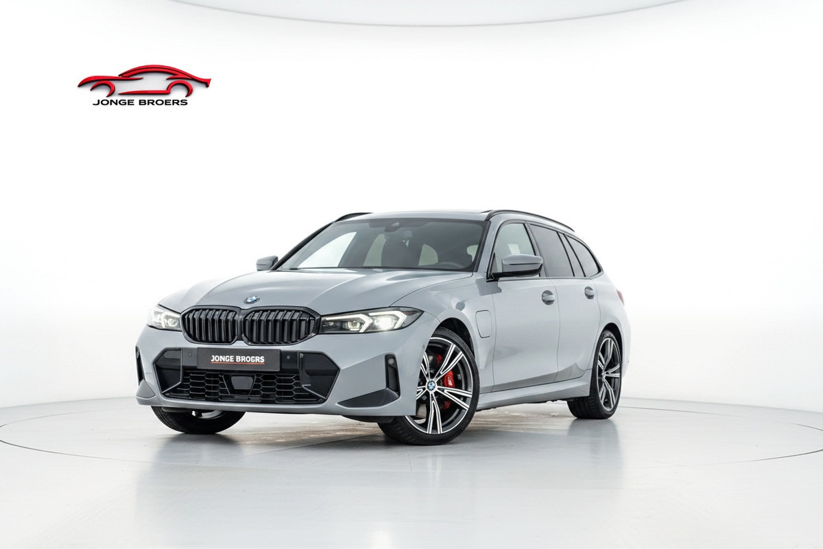 BMW 3 Serie Touring 330e Pano/M-Sport/HUD/Trekhaak
