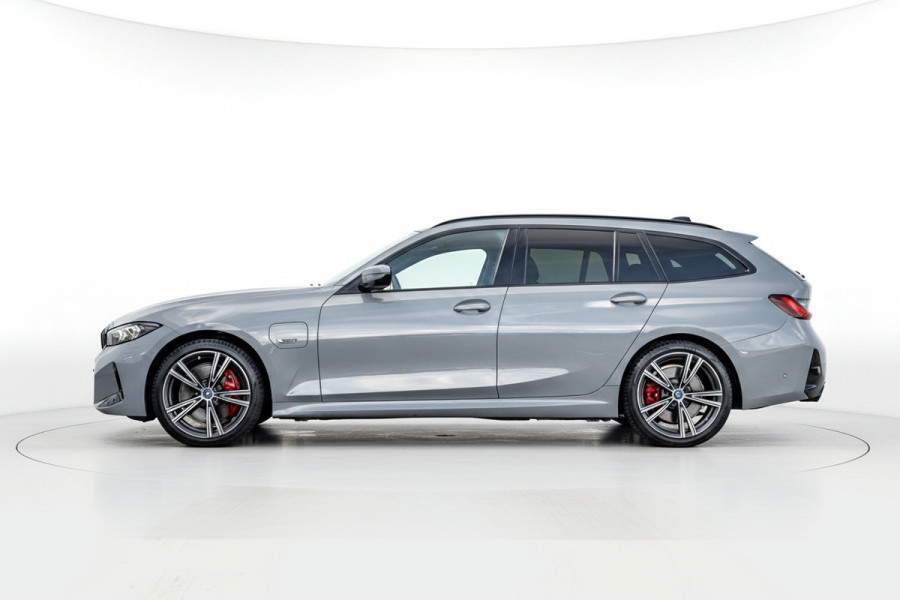 BMW 3 Serie Touring 330e Pano/M-Sport/HUD/Trekhaak