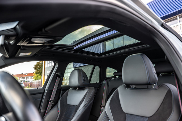 BMW 3 Serie Touring 330e Pano/M-Sport/HUD/Trekhaak