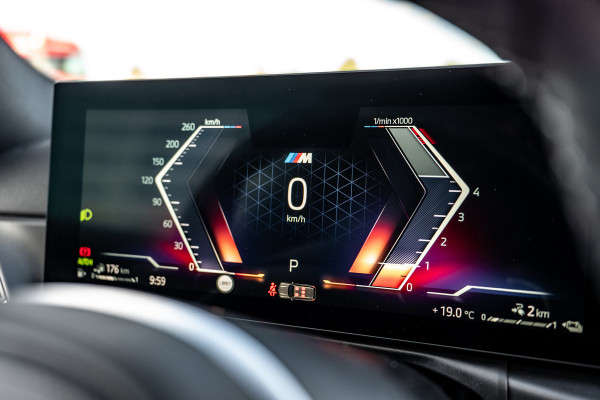 BMW 3 Serie Touring 330e Pano/M-Sport/HUD/Trekhaak