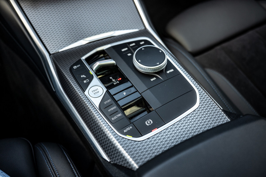 BMW 3 Serie Touring 330e Pano/M-Sport/HUD/Trekhaak