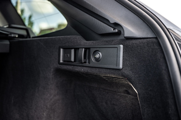 BMW 3 Serie Touring 330e Pano/M-Sport/HUD/Trekhaak
