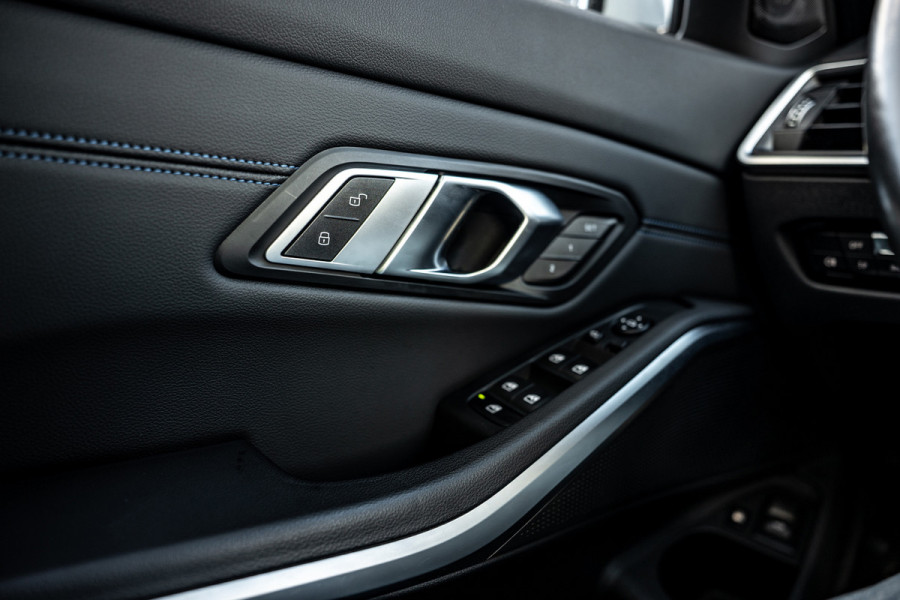 BMW 3 Serie Touring 330e Pano/M-Sport/HUD/Trekhaak