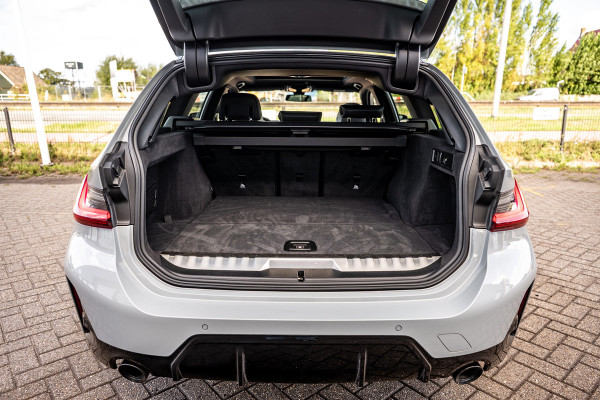 BMW 3 Serie Touring 330e Pano/M-Sport/HUD/Trekhaak