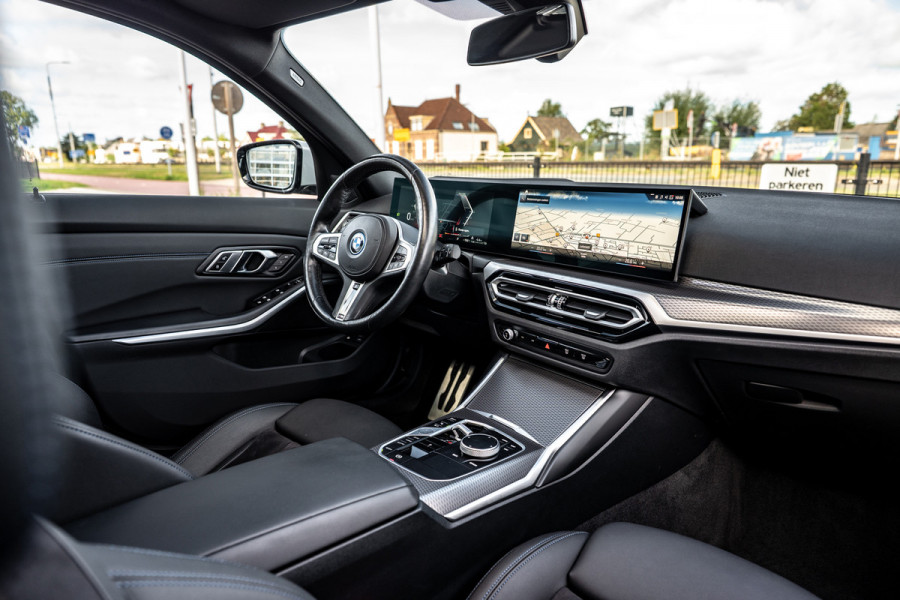BMW 3 Serie Touring 330e Pano/M-Sport/HUD/Trekhaak