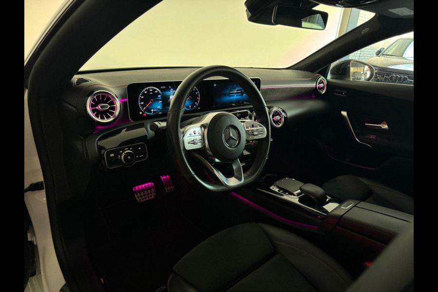 Mercedes-Benz CLA-Klasse 180 AMG Pano|Sfeer|Stoelverwarming|Lane|Cruise