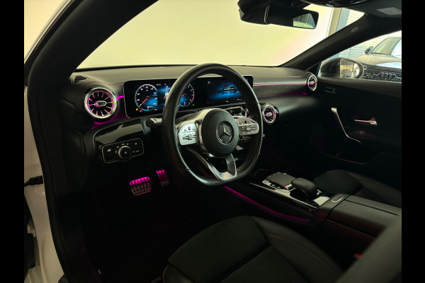 Mercedes-Benz CLA-Klasse 180 AMG Pano|Sfeer|Stoelverwarming|Lane|Cruise