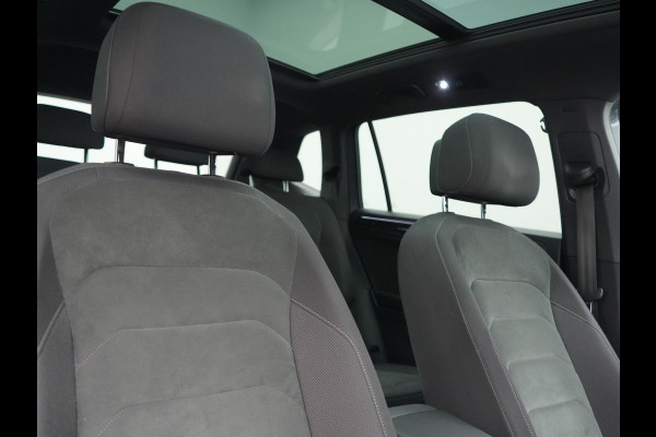 Volkswagen Tiguan Allspace 1.5 TSI Highline DSG R-Line 7 Persoons 150pk | Panodak | Adaptive Cruise | Camera | Alcantara Sportstoelen Massage & Verwarmd | Keyless | BLIS | Navigatie | Virtual | DAB | 20"L.M |
