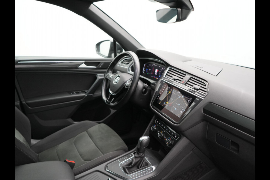 Volkswagen Tiguan Allspace 1.5 TSI Highline DSG R-Line 7 Persoons 150pk | Panodak | Adaptive Cruise | Camera | Alcantara Sportstoelen Massage & Verwarmd | Keyless | BLIS | Navigatie | Virtual | DAB | 20"L.M |