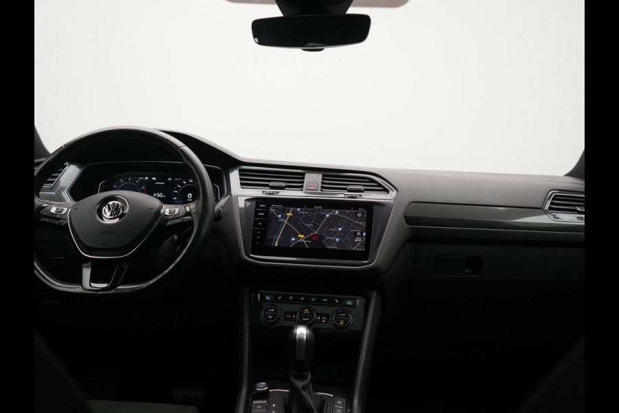 Volkswagen Tiguan Allspace 1.5 TSI Highline DSG R-Line 7 Persoons 150pk | Panodak | Adaptive Cruise | Camera | Alcantara Sportstoelen Massage & Verwarmd | Keyless | BLIS | Navigatie | Virtual | DAB | 20"L.M |