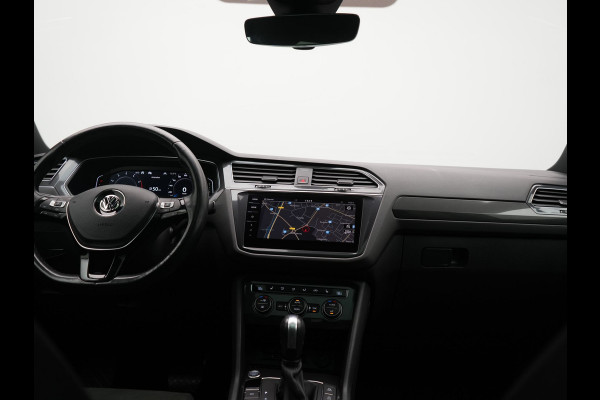 Volkswagen Tiguan Allspace 1.5 TSI Highline DSG R-Line 7 Persoons 150pk | Panodak | Adaptive Cruise | Camera | Alcantara Sportstoelen Massage & Verwarmd | Keyless | BLIS | Navigatie | Virtual | DAB | 20"L.M |