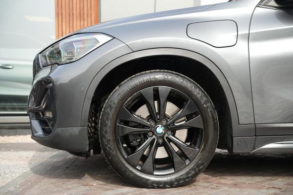 BMW X1 xDrive25e High Executive Panoramadak Adapt Cruise Headup Harman/Kardon Memory
