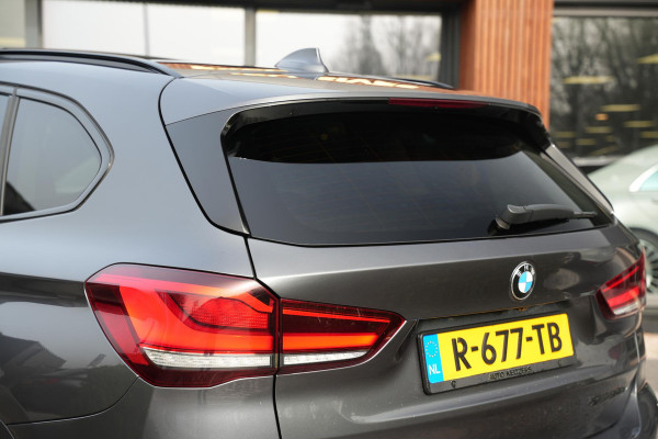 BMW X1 xDrive25e High Executive Panoramadak Adapt Cruise Headup Harman/Kardon Memory