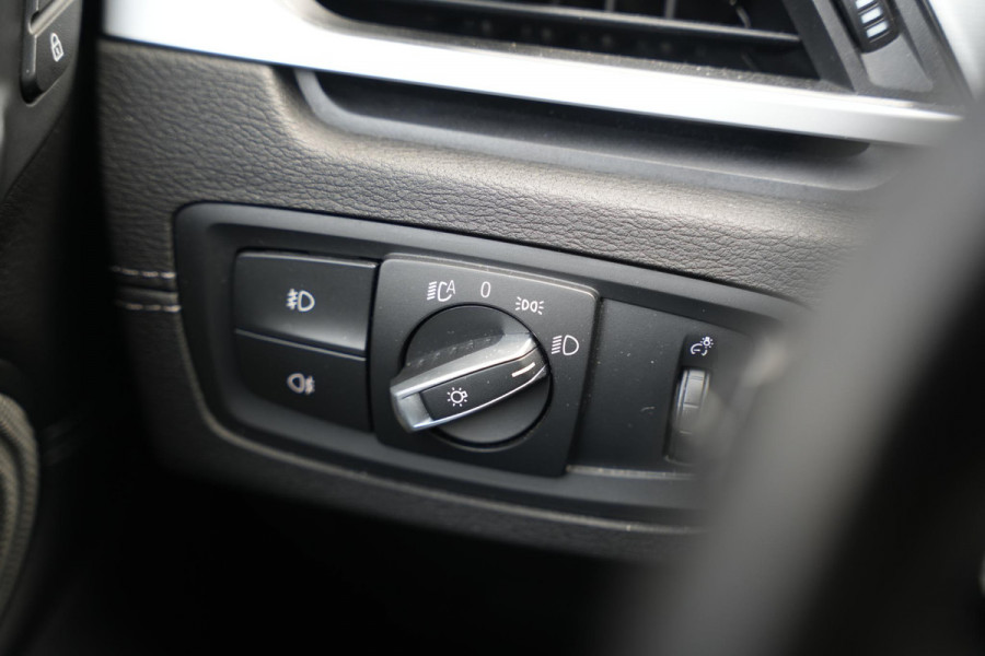 BMW X1 xDrive25e High Executive Panoramadak Adapt Cruise Headup Harman/Kardon Memory