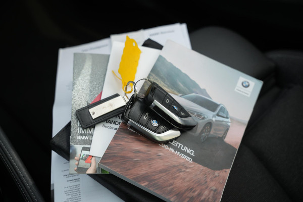 BMW X1 xDrive25e High Executive Panoramadak Adapt Cruise Headup Harman/Kardon Memory