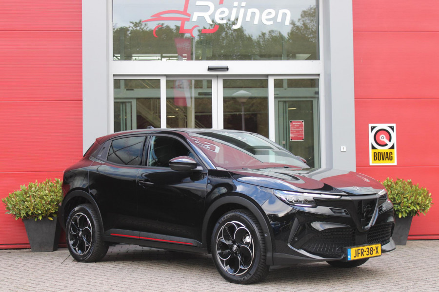 Alfa Romeo junior ELETTRICA SPECIALE 156PK 54 kWh | TECHNOLOGIE PAKKET (O.A. FULL LED ADAPTIVE MATRIX KOPLAMPEN/DODEHOEK DETECTIE/DRAADLOZE TELEFOONLADER/ACHTERUITRIJ CAMERA/PARKEERSENSOREN VOOR, ACHTER,ZIJKANT) | DRAADLOZE APPLE CARPLAY/ANDROID AUTO | CLIMATE CONTROL | ELEKTRISCH BEDIENBARE ACHTERKLEP | STOEL VERWARMING | ELEKTRISCH BEDIENBARE VOORSTOEL MET MASAGEFUNCTIE | VERKEERSBORDEN HERKENNING | ADAPTIVE CRUISE CONTROL | KEYLESS ENTRY/START |