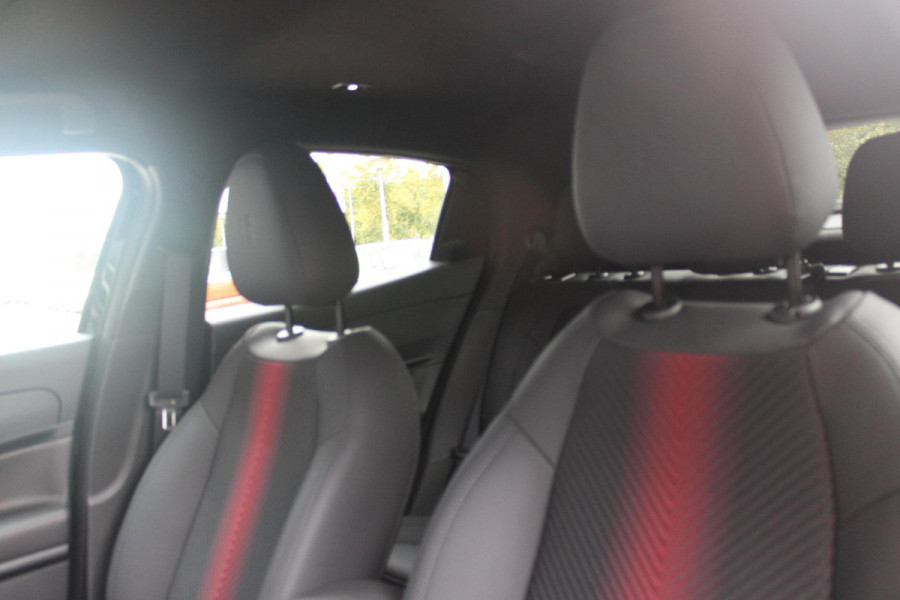 Alfa Romeo junior ELETTRICA SPECIALE 156PK 54 kWh | TECHNOLOGIE PAKKET (O.A. FULL LED ADAPTIVE MATRIX KOPLAMPEN/DODEHOEK DETECTIE/DRAADLOZE TELEFOONLADER/ACHTERUITRIJ CAMERA/PARKEERSENSOREN VOOR, ACHTER,ZIJKANT) | DRAADLOZE APPLE CARPLAY/ANDROID AUTO | CLIMATE CONTROL | ELEKTRISCH BEDIENBARE ACHTERKLEP | STOEL VERWARMING | ELEKTRISCH BEDIENBARE VOORSTOEL MET MASAGEFUNCTIE | VERKEERSBORDEN HERKENNING | ADAPTIVE CRUISE CONTROL | KEYLESS ENTRY/START |