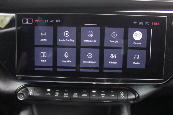 Alfa Romeo junior ELETTRICA SPECIALE 156PK 54 kWh | TECHNOLOGIE PAKKET (O.A. FULL LED ADAPTIVE MATRIX KOPLAMPEN/DODEHOEK DETECTIE/DRAADLOZE TELEFOONLADER/ACHTERUITRIJ CAMERA/PARKEERSENSOREN VOOR, ACHTER,ZIJKANT) | DRAADLOZE APPLE CARPLAY/ANDROID AUTO | CLIMATE CONTROL | ELEKTRISCH BEDIENBARE ACHTERKLEP | STOEL VERWARMING | ELEKTRISCH BEDIENBARE VOORSTOEL MET MASAGEFUNCTIE | VERKEERSBORDEN HERKENNING | ADAPTIVE CRUISE CONTROL | KEYLESS ENTRY/START |