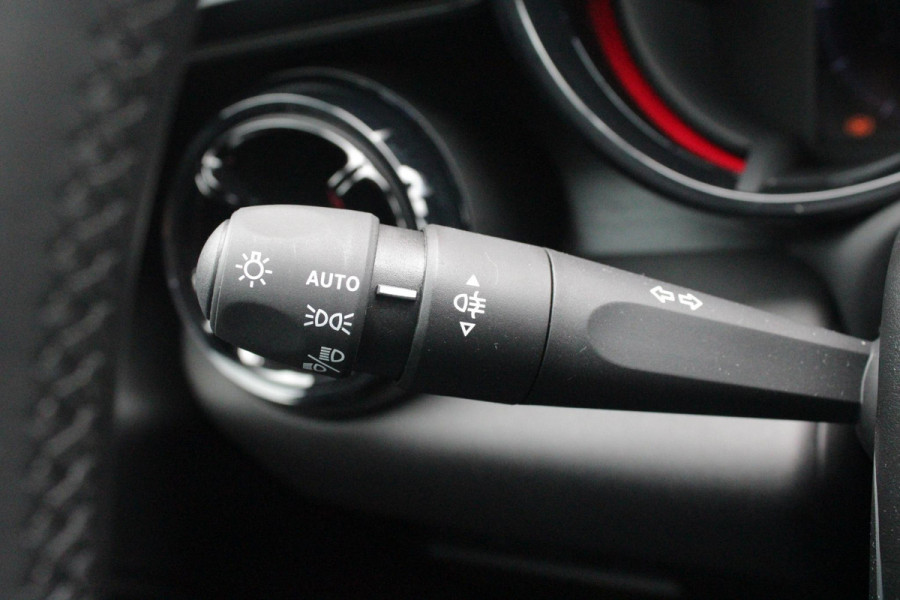 Alfa Romeo junior ELETTRICA SPECIALE 156PK 54 kWh | TECHNOLOGIE PAKKET (O.A. FULL LED ADAPTIVE MATRIX KOPLAMPEN/DODEHOEK DETECTIE/DRAADLOZE TELEFOONLADER/ACHTERUITRIJ CAMERA/PARKEERSENSOREN VOOR, ACHTER,ZIJKANT) | DRAADLOZE APPLE CARPLAY/ANDROID AUTO | CLIMATE CONTROL | ELEKTRISCH BEDIENBARE ACHTERKLEP | STOEL VERWARMING | ELEKTRISCH BEDIENBARE VOORSTOEL MET MASAGEFUNCTIE | VERKEERSBORDEN HERKENNING | ADAPTIVE CRUISE CONTROL | KEYLESS ENTRY/START |