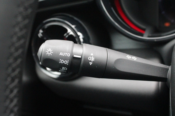 Alfa Romeo junior ELETTRICA SPECIALE 156PK 54 kWh | TECHNOLOGIE PAKKET (O.A. FULL LED ADAPTIVE MATRIX KOPLAMPEN/DODEHOEK DETECTIE/DRAADLOZE TELEFOONLADER/ACHTERUITRIJ CAMERA/PARKEERSENSOREN VOOR, ACHTER,ZIJKANT) | DRAADLOZE APPLE CARPLAY/ANDROID AUTO | CLIMATE CONTROL | ELEKTRISCH BEDIENBARE ACHTERKLEP | STOEL VERWARMING | ELEKTRISCH BEDIENBARE VOORSTOEL MET MASAGEFUNCTIE | VERKEERSBORDEN HERKENNING | ADAPTIVE CRUISE CONTROL | KEYLESS ENTRY/START |