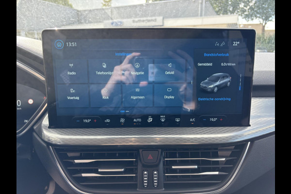 Ford Kuga 2.5 PHEV Titanium | Nieuw model | Wegklapbare trekhaak | Camera | Navigatie | Cruise control | 2.100 kg trekgewicht