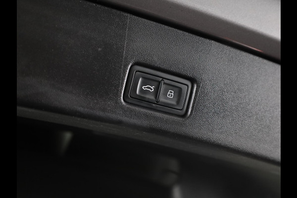 Audi Q4 Sportback e-tron 40 S edition 77 kWh 204 pk | Navigatie | Warmtepomp | Panoramadak | Parkeersensoren | Achteruitrijcamera | Lederen bekleding | Lichtmetalen velgen 21" | SONOS soundsystem | S-Line |