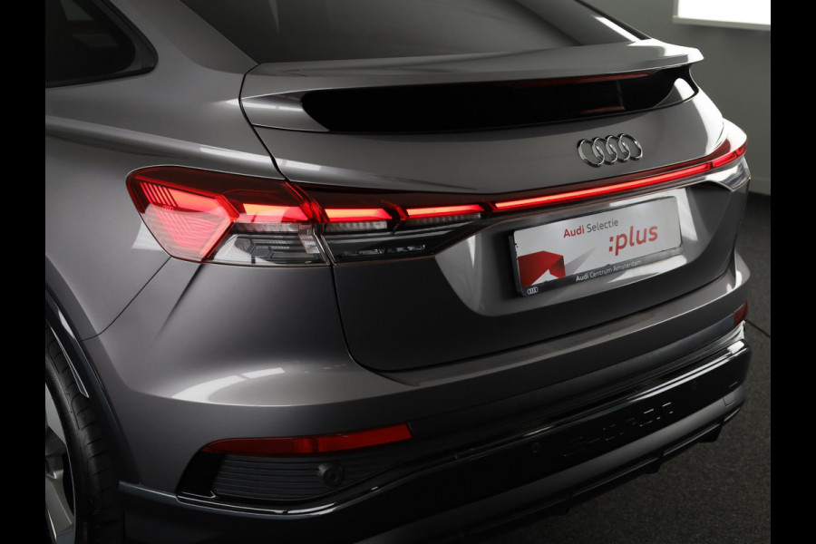 Audi Q4 Sportback e-tron 40 S edition 77 kWh 204 pk | Navigatie | Warmtepomp | Panoramadak | Parkeersensoren | Achteruitrijcamera | Lederen bekleding | Lichtmetalen velgen 21" | SONOS soundsystem | S-Line |