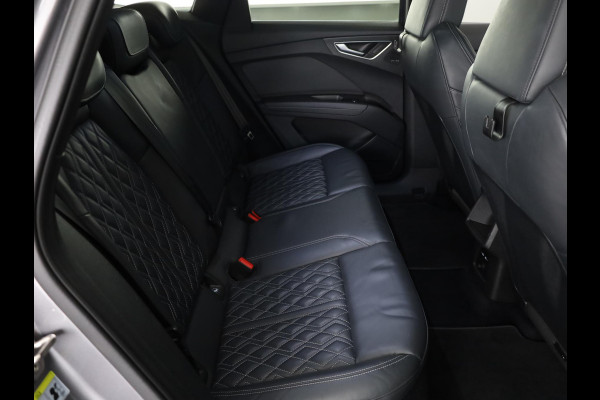 Audi Q4 Sportback e-tron 40 S edition 77 kWh 204 pk | Navigatie | Warmtepomp | Panoramadak | Parkeersensoren | Achteruitrijcamera | Lederen bekleding | Lichtmetalen velgen 21" | SONOS soundsystem | S-Line |