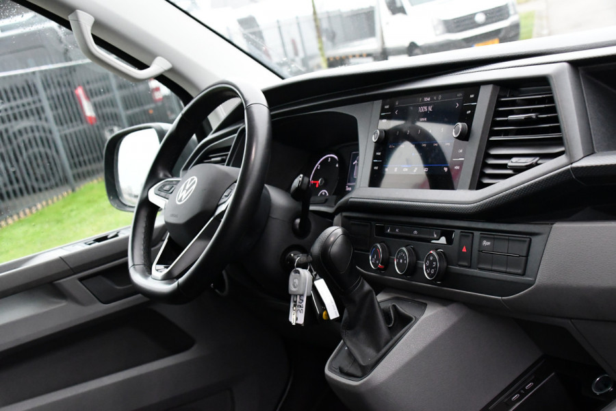 Volkswagen Transporter 2.0 TDI L2H1 30 PB Edition Highline Adaptieve Cruise, LED, Sensoren, Carplay, 150PK, Automaat, LED, Standkachel, NAVI, UNIEK!