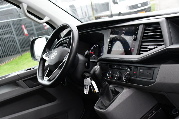 Volkswagen Transporter 2.0 TDI L2H1 30 PB Edition Highline Adaptieve Cruise, LED, Sensoren, Carplay, 150PK, Automaat, LED, Standkachel, NAVI, UNIEK!