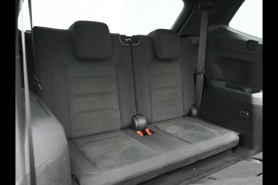 Volkswagen Tiguan Allspace 1.5 TSI Highline DSG R-Line 7 Persoons 150pk | Panodak | Adaptive Cruise | Camera | Alcantara Sportstoelen Massage & Verwarmd | Keyless | BLIS | Navigatie | Virtual | DAB | 20"L.M |