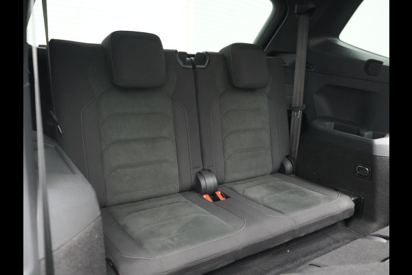 Volkswagen Tiguan Allspace 1.5 TSI Highline DSG R-Line 7 Persoons 150pk | Panodak | Adaptive Cruise | Camera | Alcantara Sportstoelen Massage & Verwarmd | Keyless | BLIS | Navigatie | Virtual | DAB | 20"L.M |