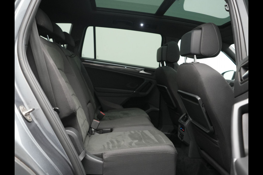 Volkswagen Tiguan Allspace 1.5 TSI Highline DSG R-Line 7 Persoons 150pk | Panodak | Adaptive Cruise | Camera | Alcantara Sportstoelen Massage & Verwarmd | Keyless | BLIS | Navigatie | Virtual | DAB | 20"L.M |