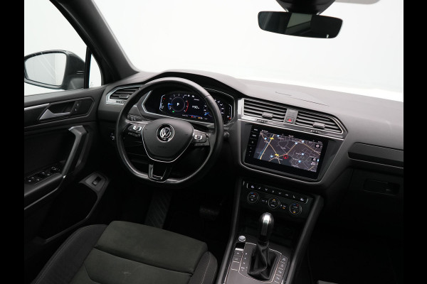 Volkswagen Tiguan Allspace 1.5 TSI Highline DSG R-Line 7 Persoons 150pk | Panodak | Adaptive Cruise | Camera | Alcantara Sportstoelen Massage & Verwarmd | Keyless | BLIS | Navigatie | Virtual | DAB | 20"L.M |