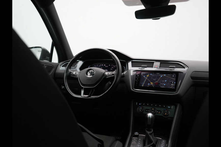 Volkswagen Tiguan Allspace 1.5 TSI Highline DSG R-Line 7 Persoons 150pk | Panodak | Adaptive Cruise | Camera | Alcantara Sportstoelen Massage & Verwarmd | Keyless | BLIS | Navigatie | Virtual | DAB | 20"L.M |