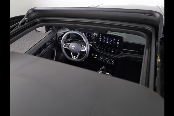 Volkswagen T-Roc 1.5 TSI R-Line 150 pk Automaat (DSG) | Navigatie via App | Panoramadak | Parkeersensoren (Park assist) | Achteruitrijcamera | Black Style pakket | Keyless pakket | R-Line |