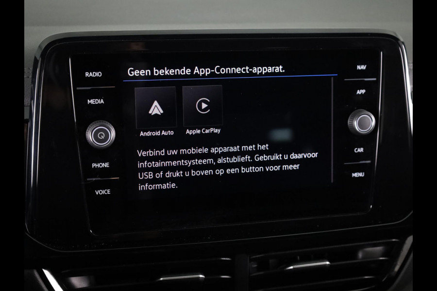 Volkswagen T-Roc 1.5 TSI R-Line 150 pk Automaat (DSG) | Navigatie via App | Panoramadak | Parkeersensoren (Park assist) | Achteruitrijcamera | Black Style pakket | Keyless pakket | R-Line |