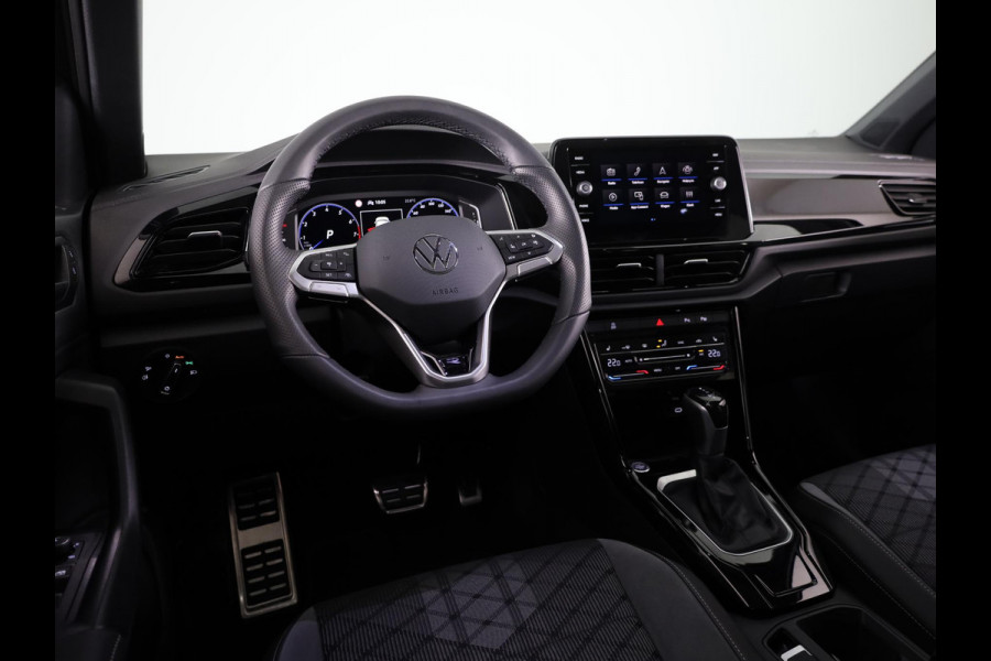 Volkswagen T-Roc 1.5 TSI R-Line 150 pk Automaat (DSG) | Navigatie via App | Panoramadak | Parkeersensoren (Park assist) | Achteruitrijcamera | Black Style pakket | Keyless pakket | R-Line |