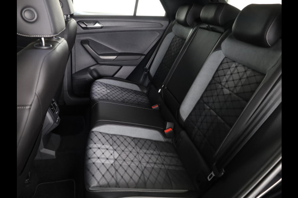Volkswagen T-Roc 1.5 TSI R-Line 150 pk Automaat (DSG) | Navigatie via App | Panoramadak | Parkeersensoren (Park assist) | Achteruitrijcamera | Black Style pakket | Keyless pakket | R-Line |