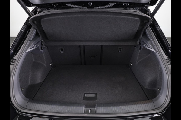 Volkswagen T-Roc 1.5 TSI R-Line 150 pk Automaat (DSG) | Navigatie via App | Panoramadak | Parkeersensoren (Park assist) | Achteruitrijcamera | Black Style pakket | Keyless pakket | R-Line |