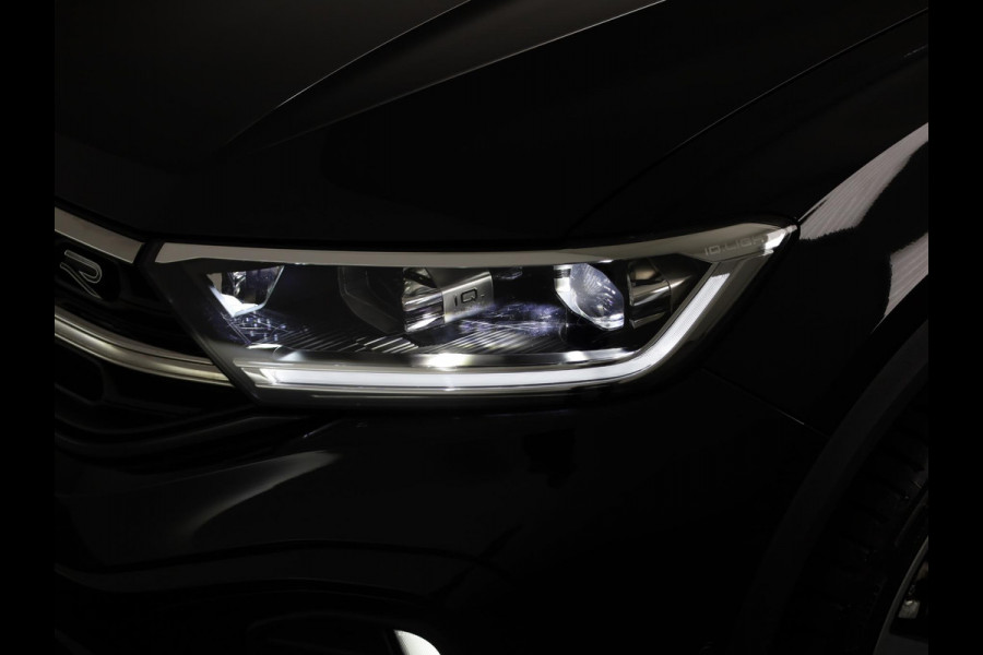 Volkswagen T-Roc 1.5 TSI R-Line 150 pk Automaat (DSG) | Navigatie via App | Panoramadak | Parkeersensoren (Park assist) | Achteruitrijcamera | Black Style pakket | Keyless pakket | R-Line |