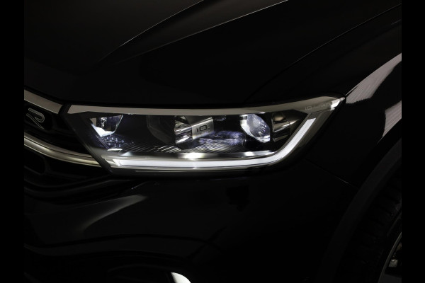 Volkswagen T-Roc 1.5 TSI R-Line 150 pk Automaat (DSG) | Navigatie via App | Panoramadak | Parkeersensoren (Park assist) | Achteruitrijcamera | Black Style pakket | Keyless pakket | R-Line |