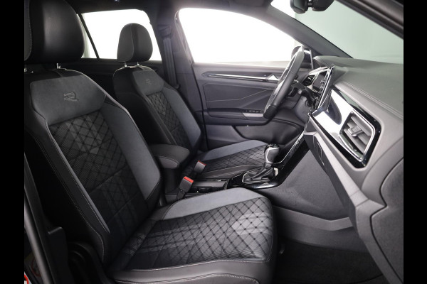Volkswagen T-Roc 1.5 TSI R-Line 150 pk Automaat (DSG) | Navigatie via App | Panoramadak | Parkeersensoren (Park assist) | Achteruitrijcamera | Black Style pakket | Keyless pakket | R-Line |