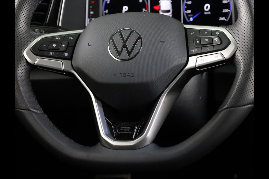 Volkswagen T-Roc 1.5 TSI R-Line 150 pk Automaat (DSG) | Navigatie via App | Panoramadak | Parkeersensoren (Park assist) | Achteruitrijcamera | Black Style pakket | Keyless pakket | R-Line |