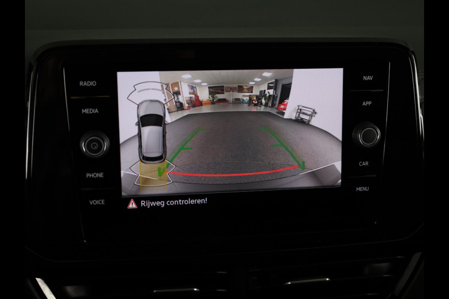 Volkswagen T-Roc 1.5 TSI R-Line 150 pk Automaat (DSG) | Navigatie via App | Panoramadak | Parkeersensoren (Park assist) | Achteruitrijcamera | Black Style pakket | Keyless pakket | R-Line |