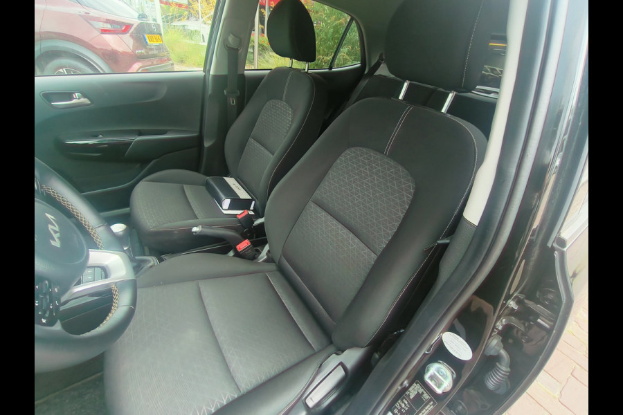 Kia Picanto 1.0 DPi DynamicLine uit 2024 Rijklaar + Fabrieksgarantie “Sinds 1970 | 5.000+ reviews | Score 9,5 | Service zoals ’t hoort” Henk Jongen Auto's in Helmond,  al 50 jaar service zoals 't hoort!